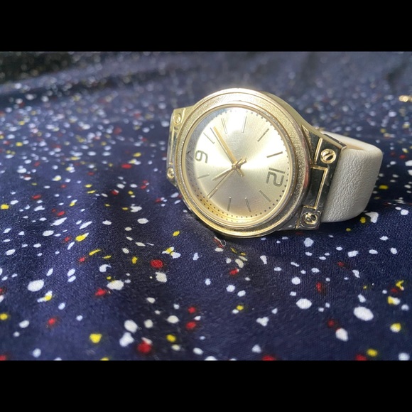 Watch - Picture 2 of 5